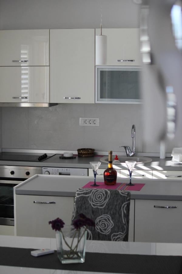 Chic Apartment In The City Center By The Sea Tivat Extérieur photo