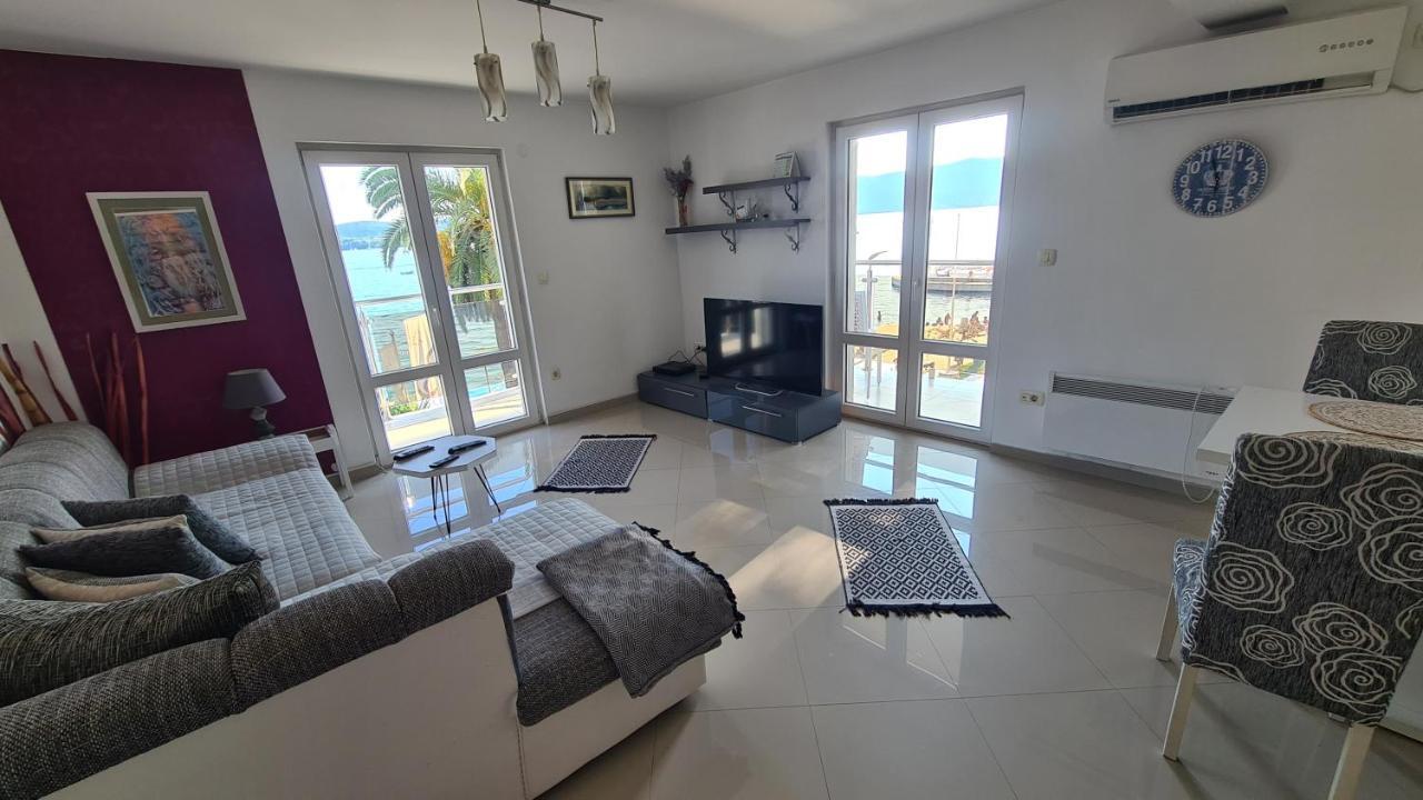 Chic Apartment In The City Center By The Sea Tivat Extérieur photo