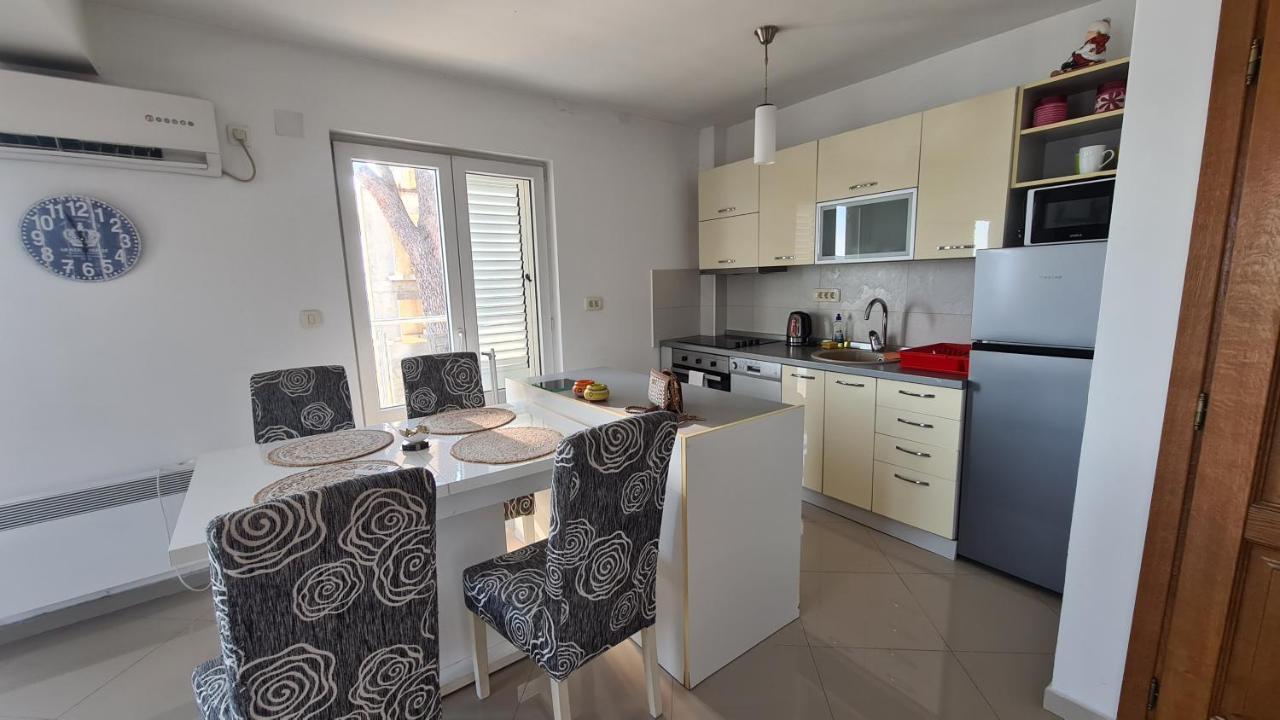 Chic Apartment In The City Center By The Sea Tivat Extérieur photo