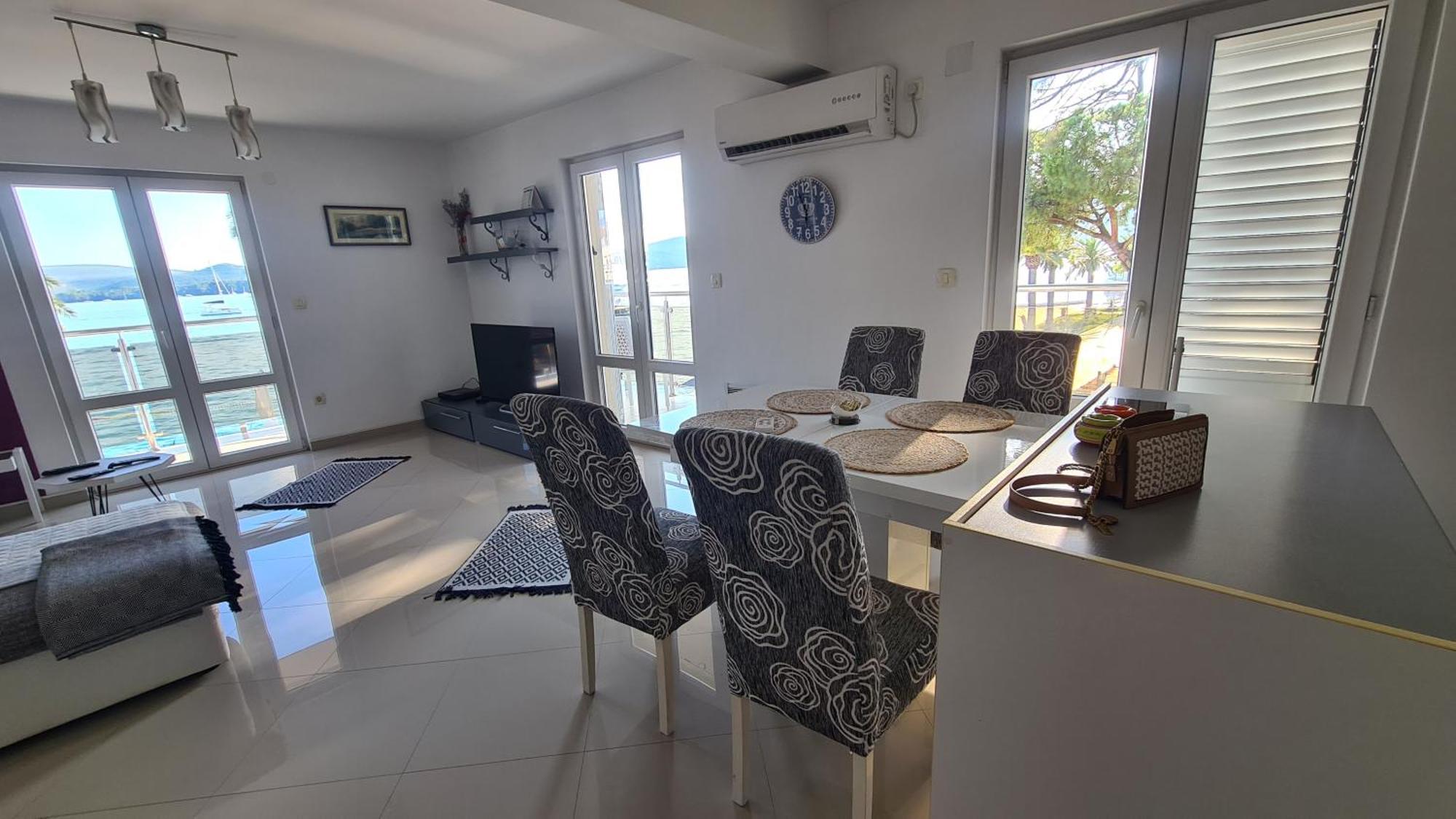 Chic Apartment In The City Center By The Sea Tivat Extérieur photo